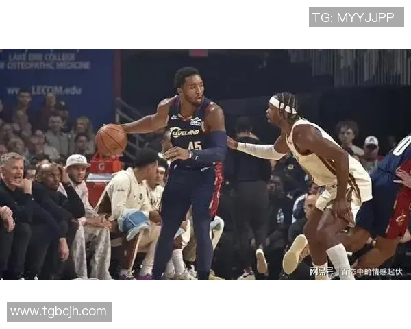 爆冷!米切尔空砍29分难救主,勇士99-94险胜骑士止连败 爆冷!米切尔空砍29分难救主,勇士99-94险胜骑士止连败