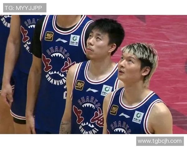 梦回辽宁男篮21年弗格卢伟张镇麟同框 梦回辽宁男篮21年弗格卢伟张镇麟同框